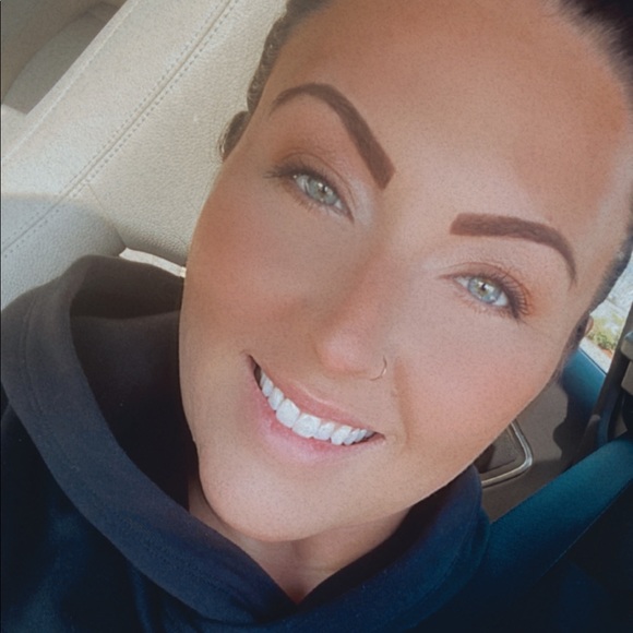 Meet your Posher, Ash - Picture 2 of 2